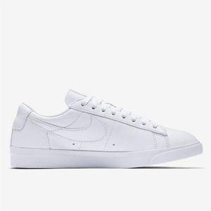Nike Blazer Low LE Triple White